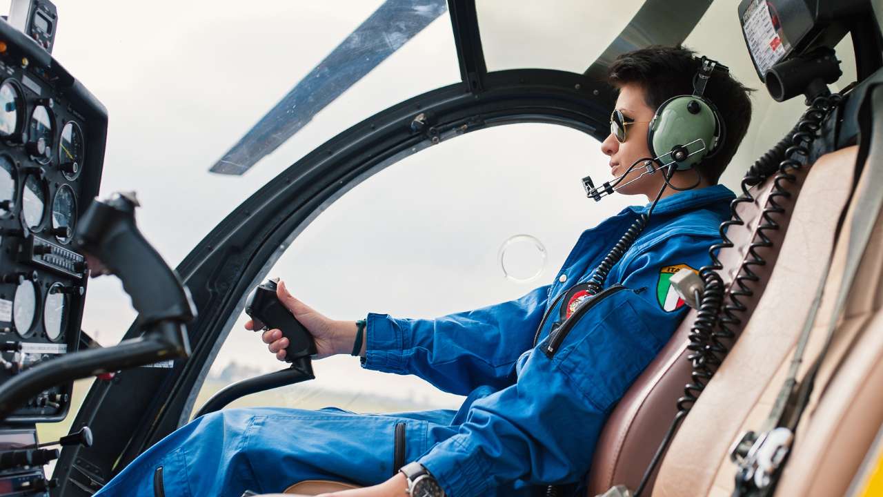 helicopetr pilot in marathi